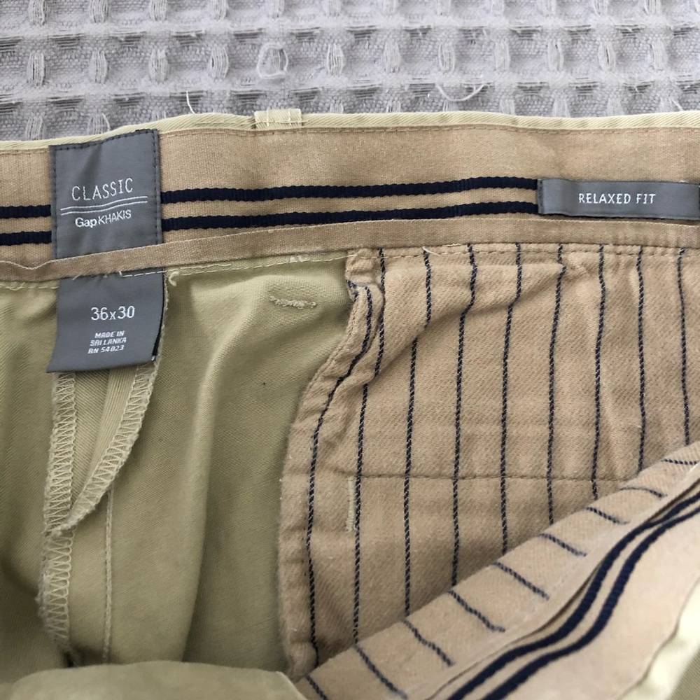 Men’s GAP khakis